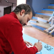 Escritor Manuel Felipe Álvarez Galeano firma libros que dona a Ausubel