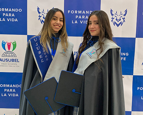 Graduados de Ausubel High School, ejemplo de formación académica integral en Cuenca
