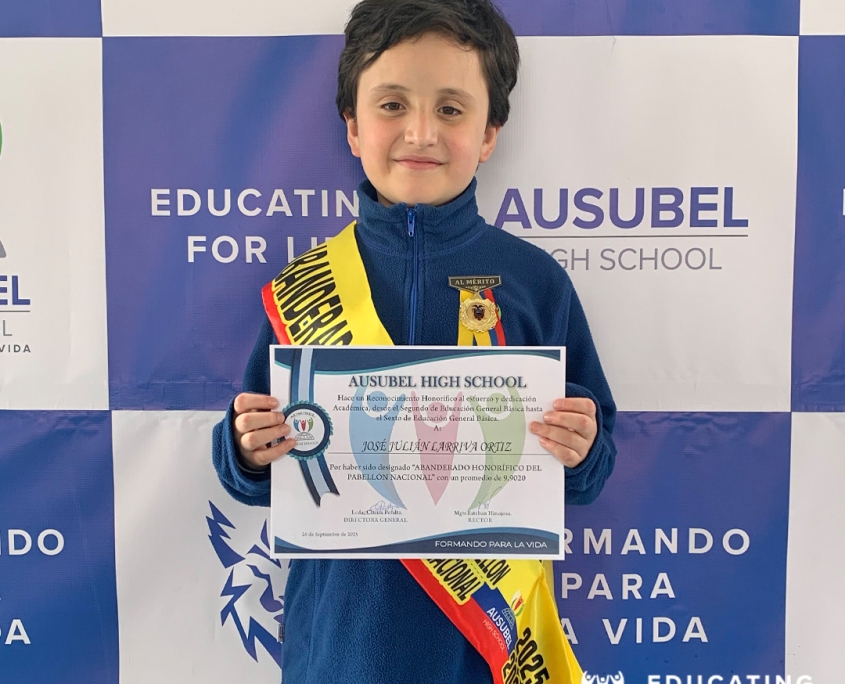 Reconocimientos honoríficos Portaestandarte Ecuador Ausubel High School Cuenca