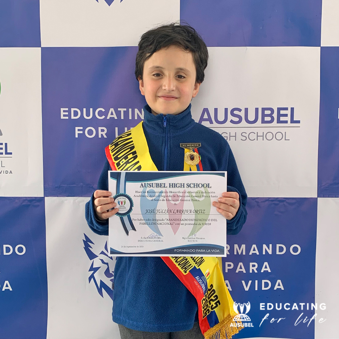 Reconocimientos honoríficos Portaestandarte Ecuador Ausubel High School Cuenca