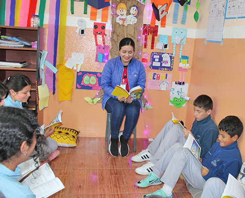 Estudiantes básica media Metodología de educación en Cuenca