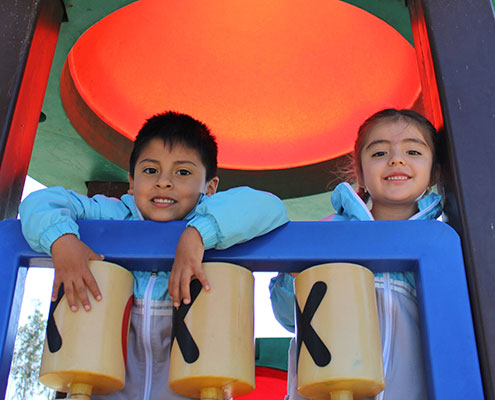 Juegos recreativos Primaria Niños de escuela compartiendo valores en Ausubel High School Cuenca