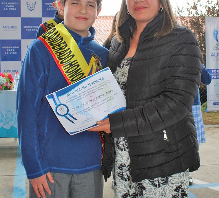 Reconocimientos honoríficos Portaestandarte Ecuador Ausubel High School Cuenca
