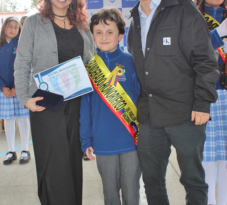 Reconocimientos honoríficos Portaestandarte Ecuador Ausubel High School Cuenca