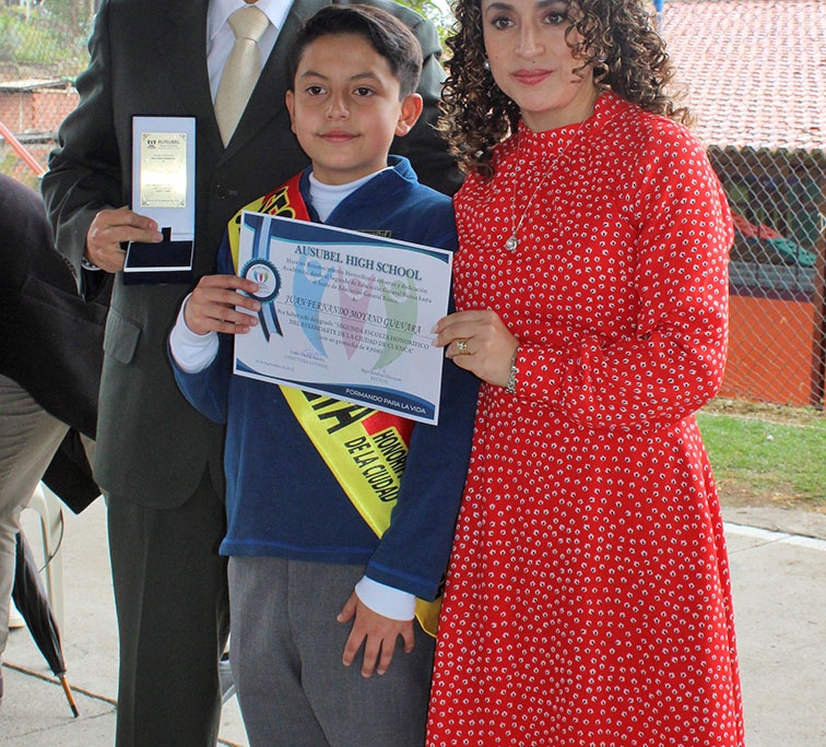 Reconocimientos honoríficos segundo escolta Ausubel High School Cuenca