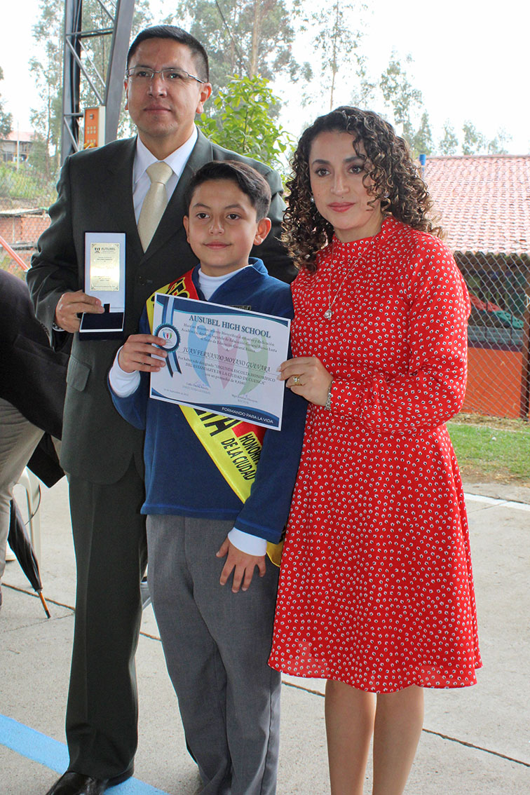 Reconocimientos honoríficos segundo escolta Ausubel High School Cuenca