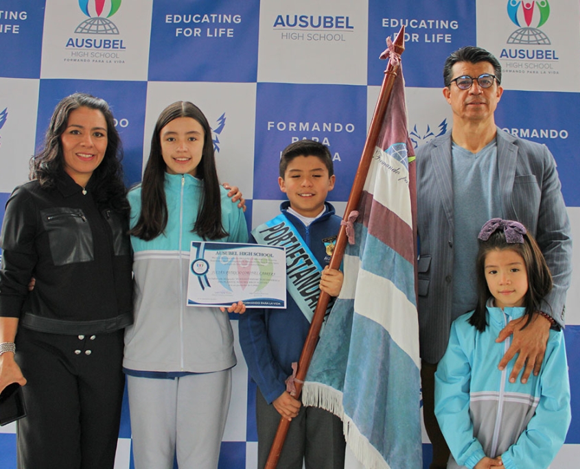 Reconocimientos honoríficos Portaestandarte Ausubel High School Cuenca