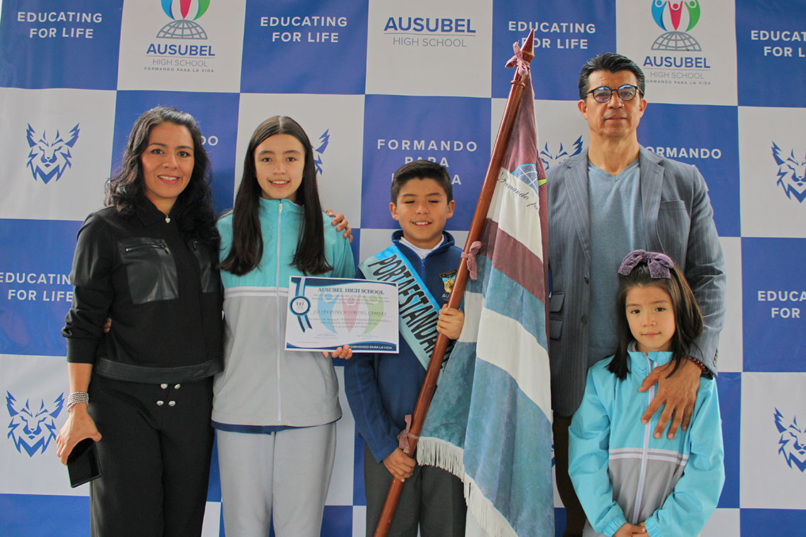 Reconocimientos honoríficos Portaestandarte Ausubel High School Cuenca
