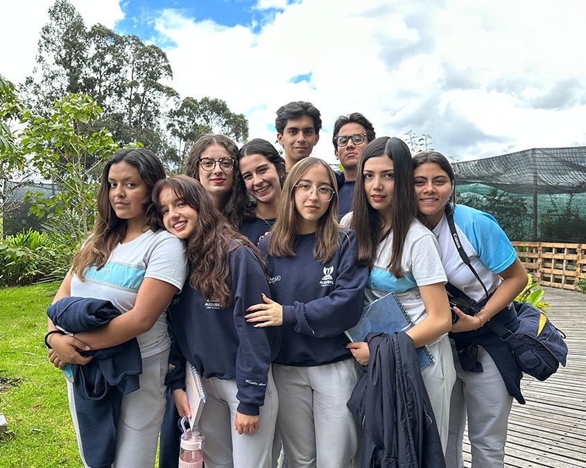 Estudiantes de Ausubel High School en salida Pedagógica