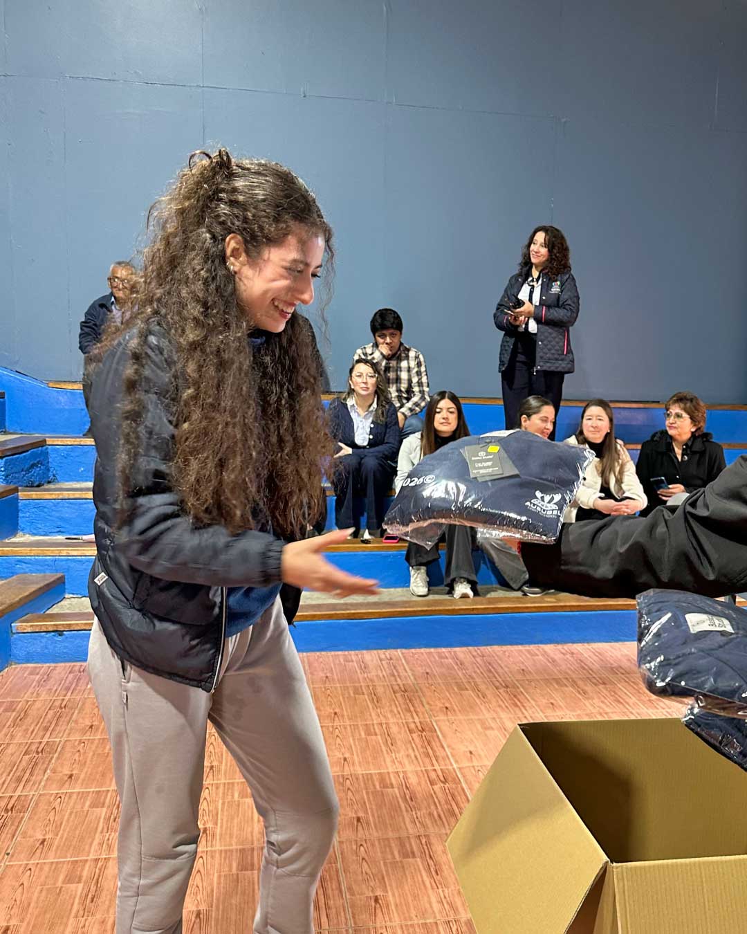 entrega de chompa de promoción 2026