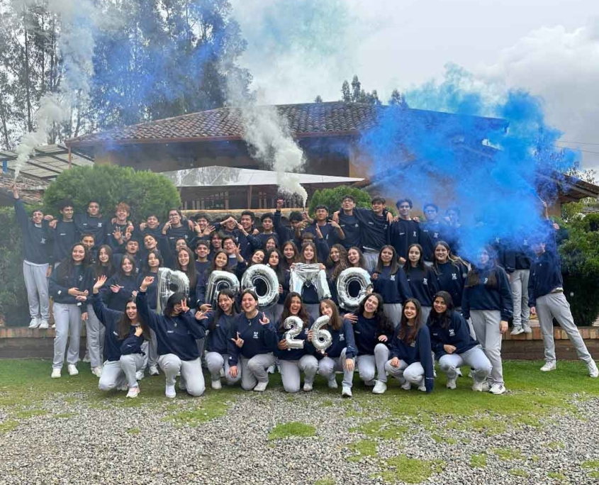 promocion 2026 con chompas de promocion